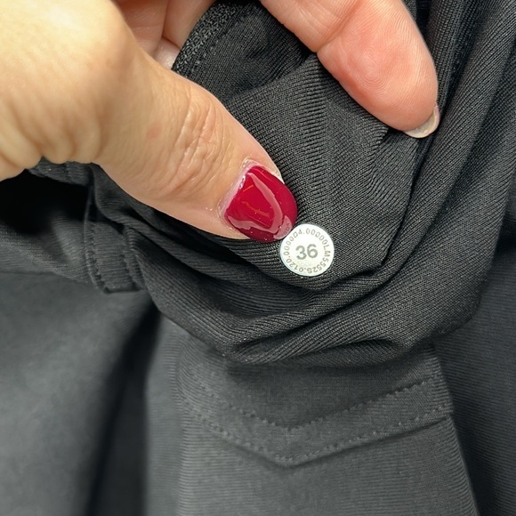 Lululemon Men’s Black pants size 36. - Picture 10 of 10